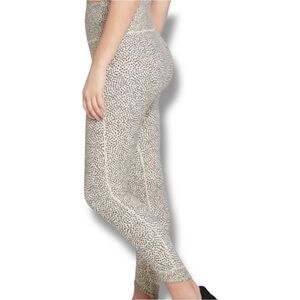 Callia by Carrie Underwood XS Tan and Black Chic Animal Print Women's Leggings